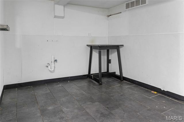 5464 Gravois Avenue, St Louis, MO 63116