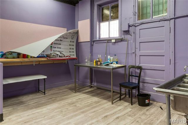 5464 Gravois Avenue, St Louis, MO 63116