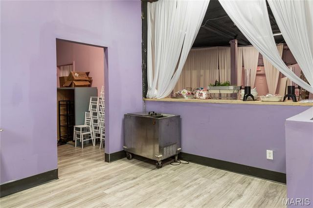 5464 Gravois Avenue, St Louis, MO 63116