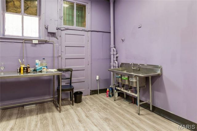 5464 Gravois Avenue, St Louis, MO 63116