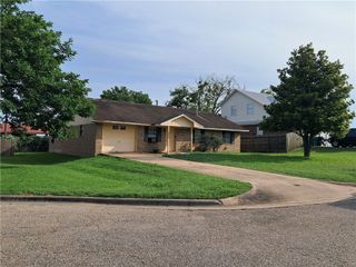 1202 Cheyenne Drive, Brenham, TX 77833