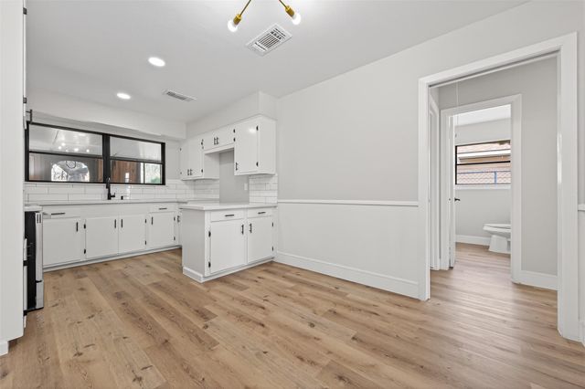 7227 Colton St, Houston, TX 77016