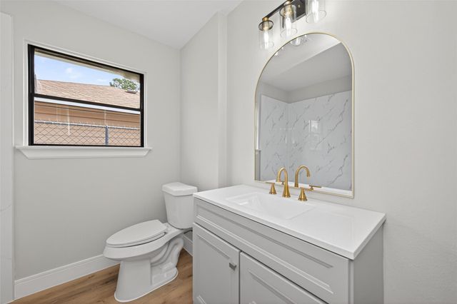 7227 Colton St, Houston, TX 77016