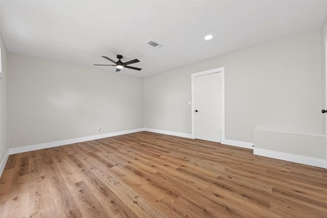 7227 Colton St, Houston, TX 77016