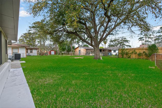 7227 Colton St, Houston, TX 77016