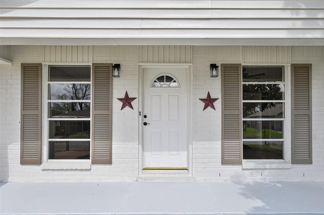 7227 Colton St, Houston, TX 77016