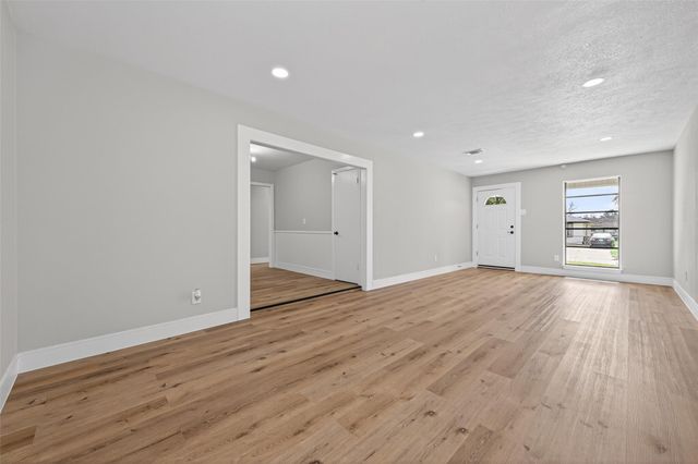 7227 Colton St, Houston, TX 77016