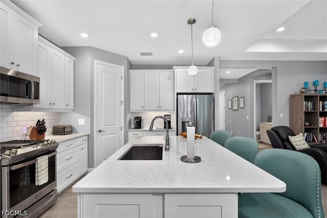 3121 Heritage Pines DR, Fort Myers, FL 33905