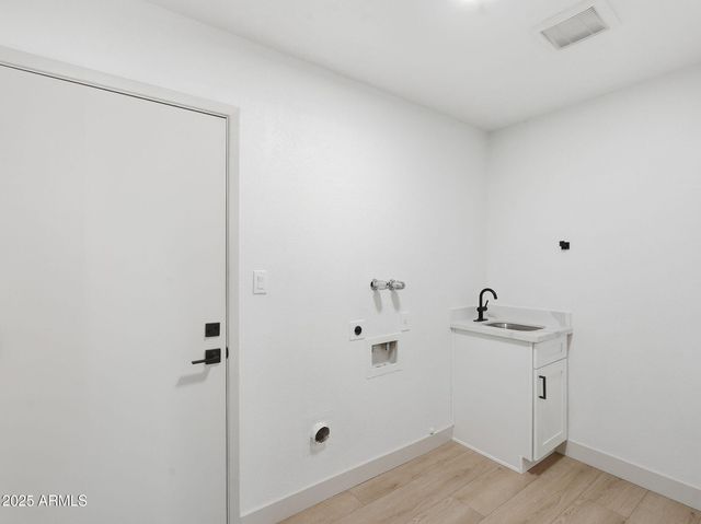 2446 E HALE Street, Mesa, AZ 85213