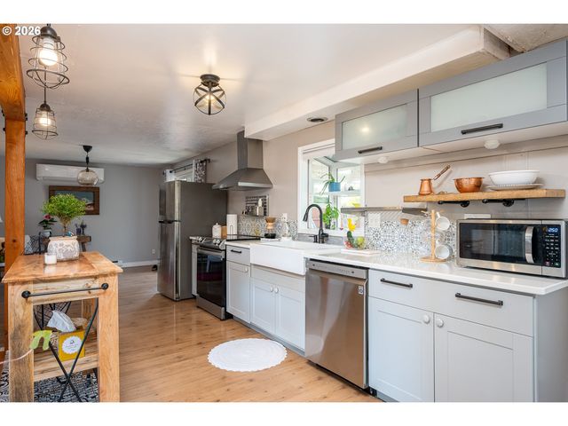 13560 Sw LOGAN St, Beaverton, OR 97005