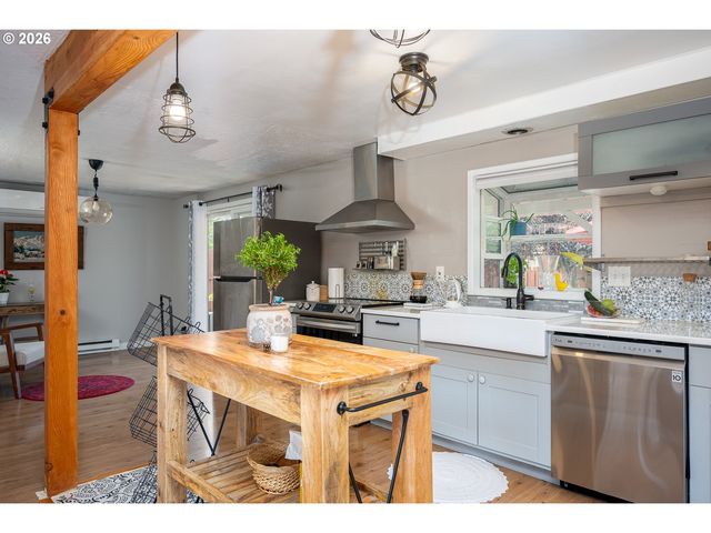 13560 Sw LOGAN St, Beaverton, OR 97005
