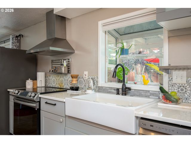 13560 Sw LOGAN St, Beaverton, OR 97005