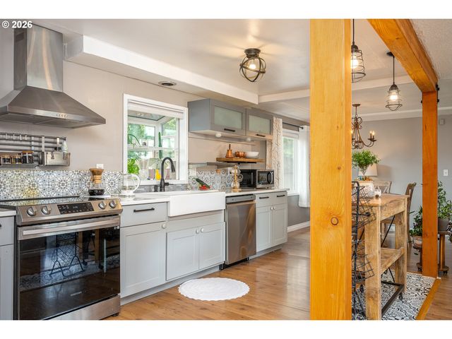 13560 Sw LOGAN St, Beaverton, OR 97005