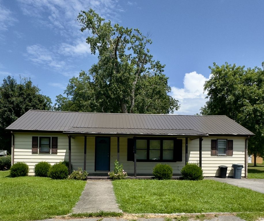 408 Horton St, Decherd, TN 37324