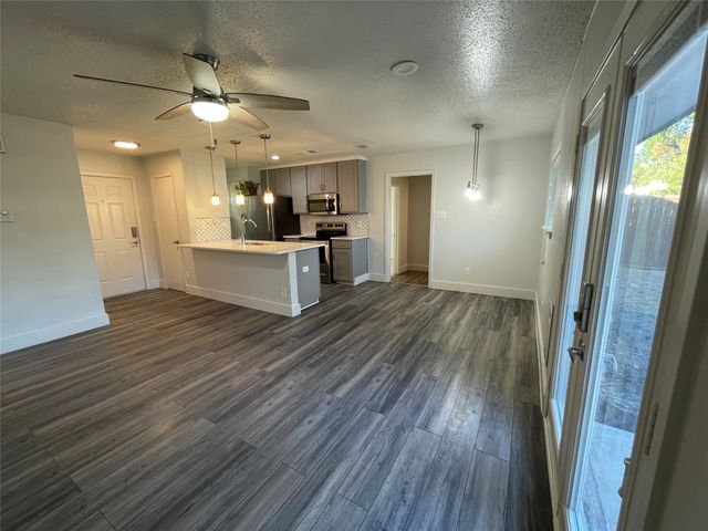 822 Johnnie Row, Seagoville, TX 75159