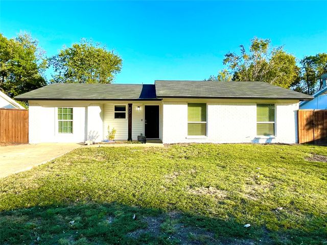 822 Johnnie Row, Seagoville, TX 75159