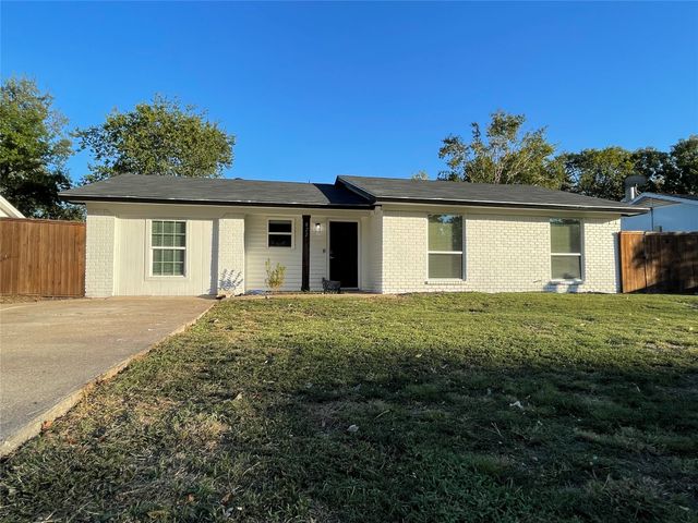 822 Johnnie Row, Seagoville, TX 75159