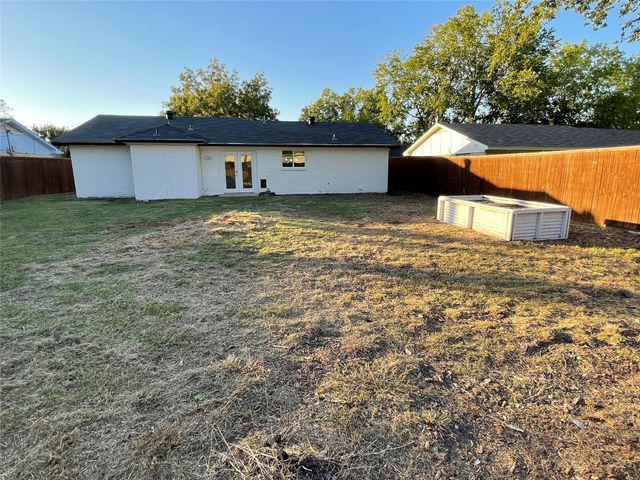 822 Johnnie Row, Seagoville, TX 75159