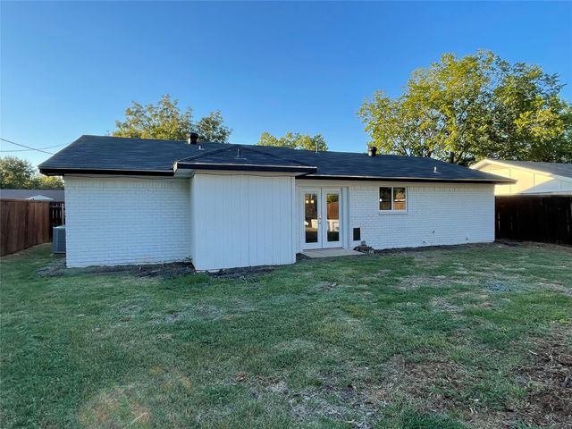822 Johnnie Row, Seagoville, TX 75159