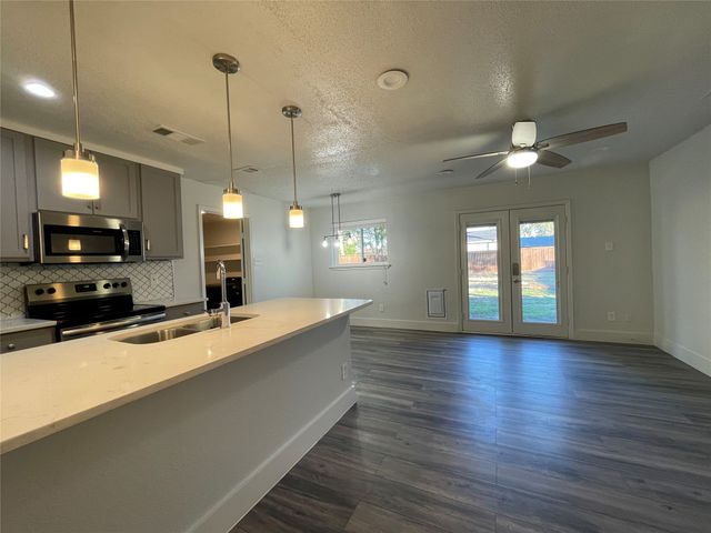 822 Johnnie Row, Seagoville, TX 75159