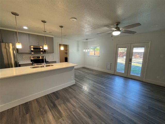 822 Johnnie Row, Seagoville, TX 75159