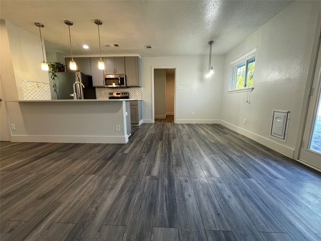 822 Johnnie Row, Seagoville, TX 75159