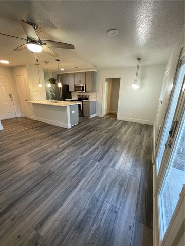 822 Johnnie Row, Seagoville, TX 75159
