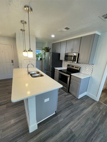 822 Johnnie Row, Seagoville, TX 75159