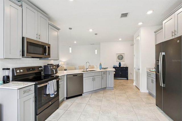 2002 MYRTLE PINE STREET, Kissimmee, FL 34746