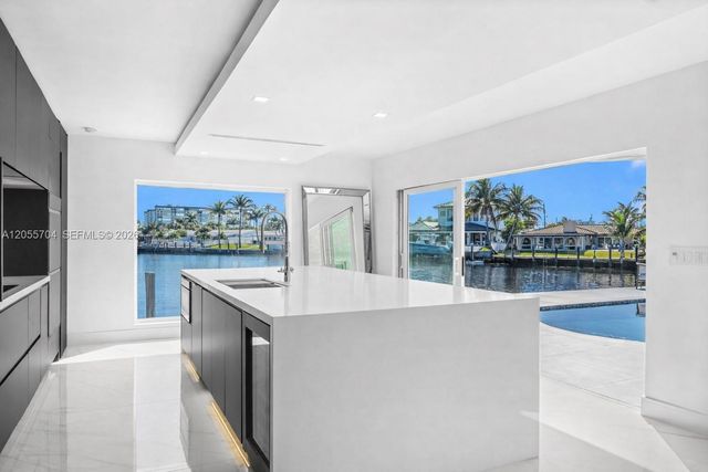 670 SE 7th Avenue, Pompano Beach, FL 33060