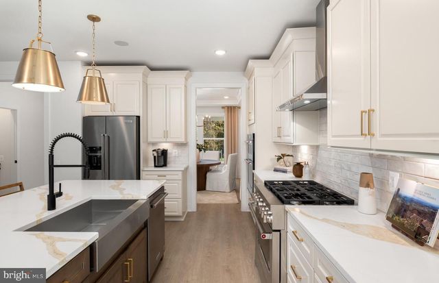 18338 CHUTNEE RUN DR, Leesburg, VA 20176