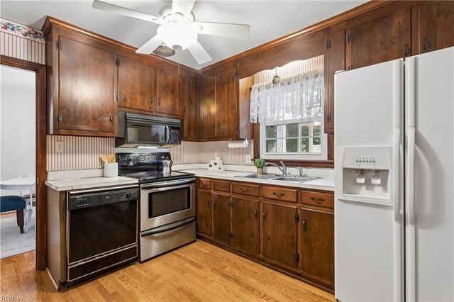 214 Greenland Drive, Yorktown, VA 23693
