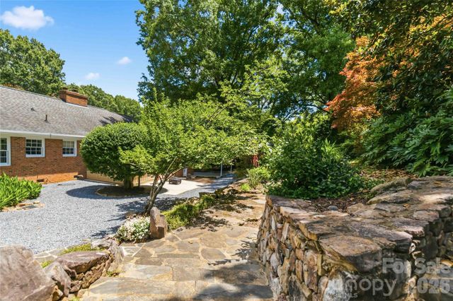 3900 Riverbend Road, Charlotte, NC 28210