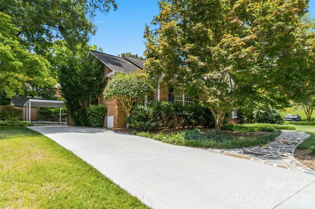 3900 Riverbend Road, Charlotte, NC 28210