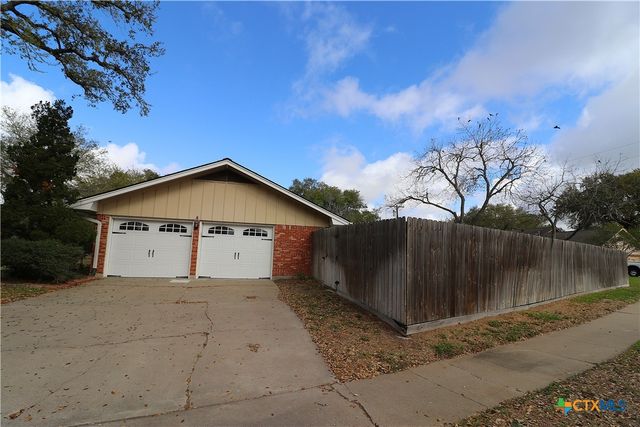 417 Salisbury Lane, Victoria, TX 77904