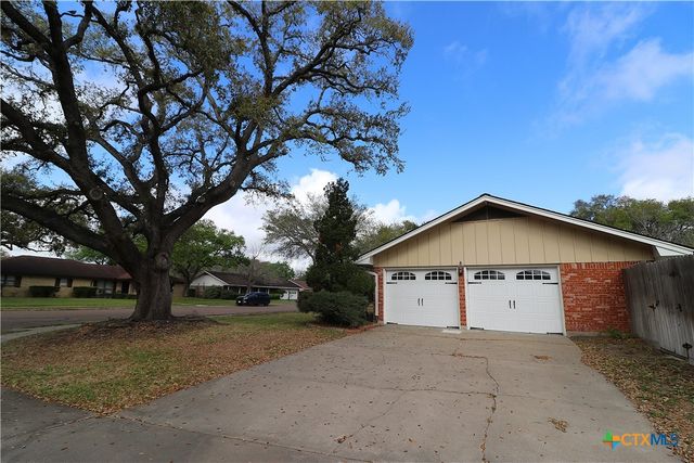 417 Salisbury Lane, Victoria, TX 77904