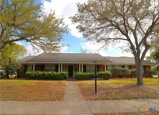 417 Salisbury Lane, Victoria, TX 77904