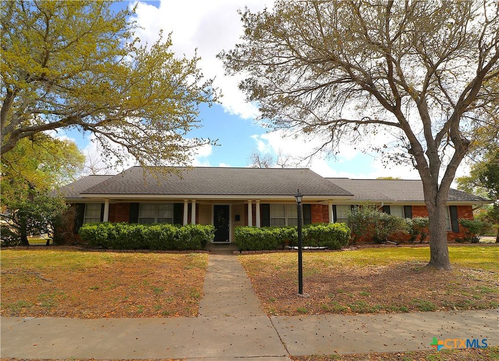 417 Salisbury Lane, Victoria, TX 77904