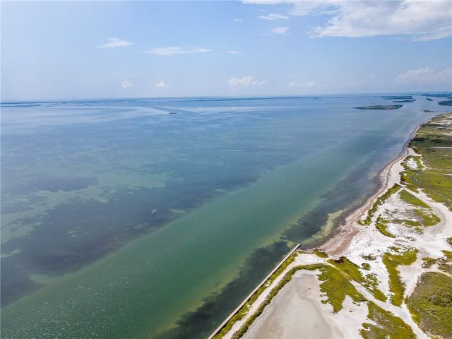 213 Bayview Dr, Aransas Pass, TX 78336