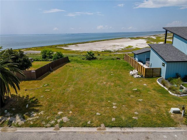 213 Bayview Dr, Aransas Pass, TX 78336
