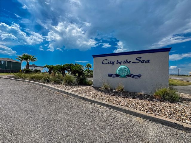 213 Bayview Dr, Aransas Pass, TX 78336