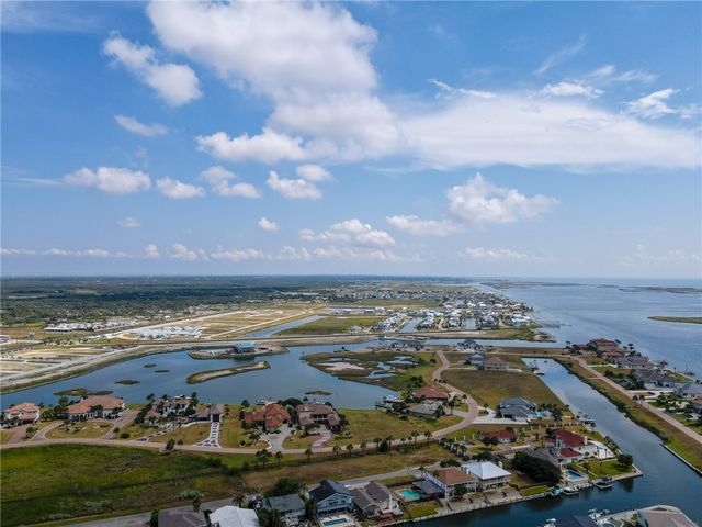 213 Bayview Dr, Aransas Pass, TX 78336