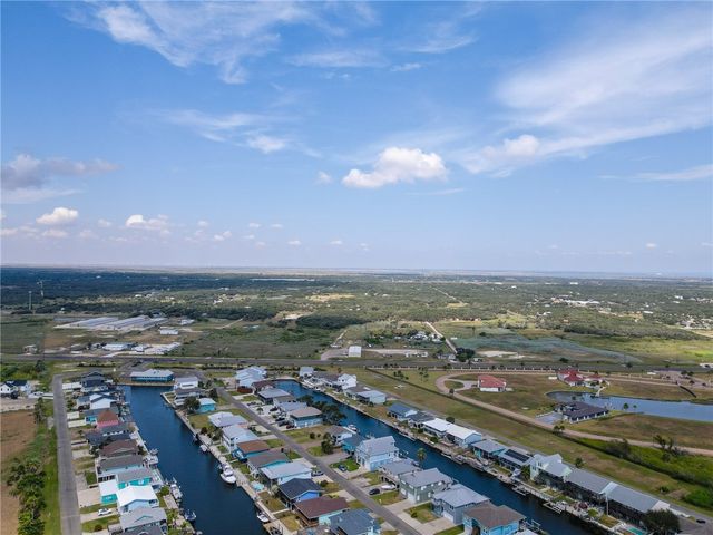 213 Bayview Dr, Aransas Pass, TX 78336