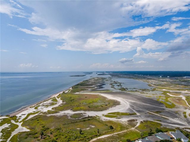 213 Bayview Dr, Aransas Pass, TX 78336