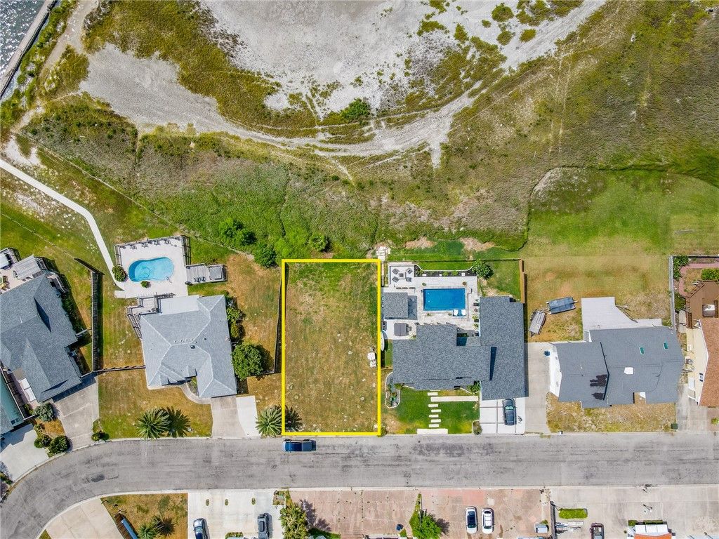 213 Bayview Dr, Aransas Pass, TX 78336 — photo 2