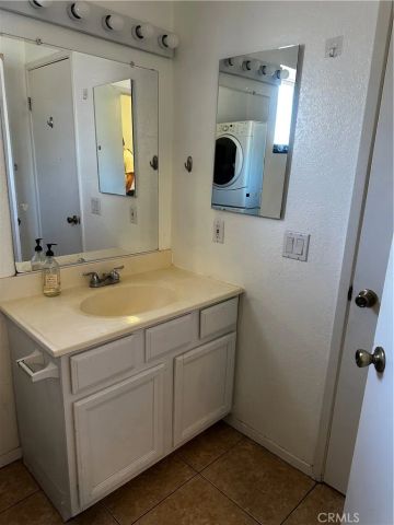 517 S Hewes B, Orange, CA 92869