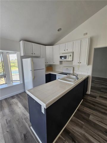 517 S Hewes B, Orange, CA 92869