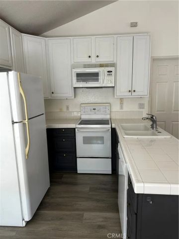517 S Hewes B, Orange, CA 92869