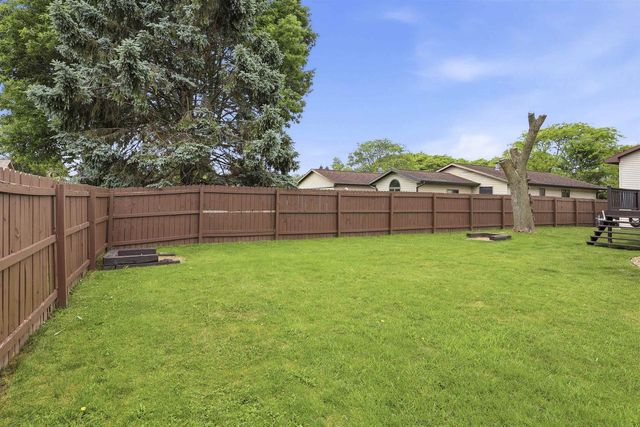 3236 S WHIP POOR WILL LANE, Appleton, WI 54915