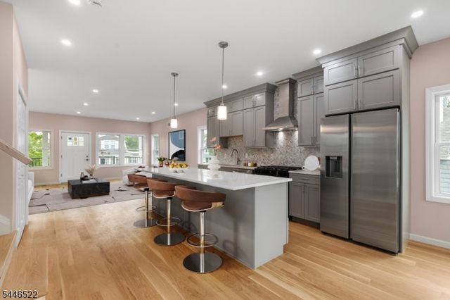 95 Seabreeze Ave, Middletown Twp., NJ 07748